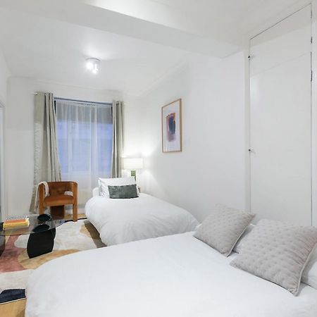 Perfectly Located 1 Bed Apartment Above Tube Station London Kültér fotó