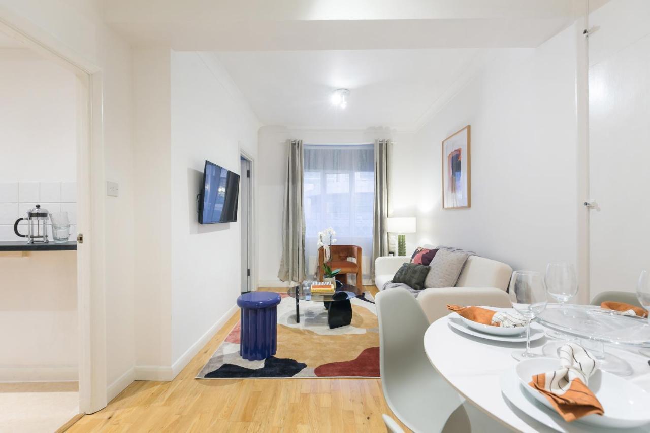 Perfectly Located 1 Bed Apartment Above Tube Station London Kültér fotó