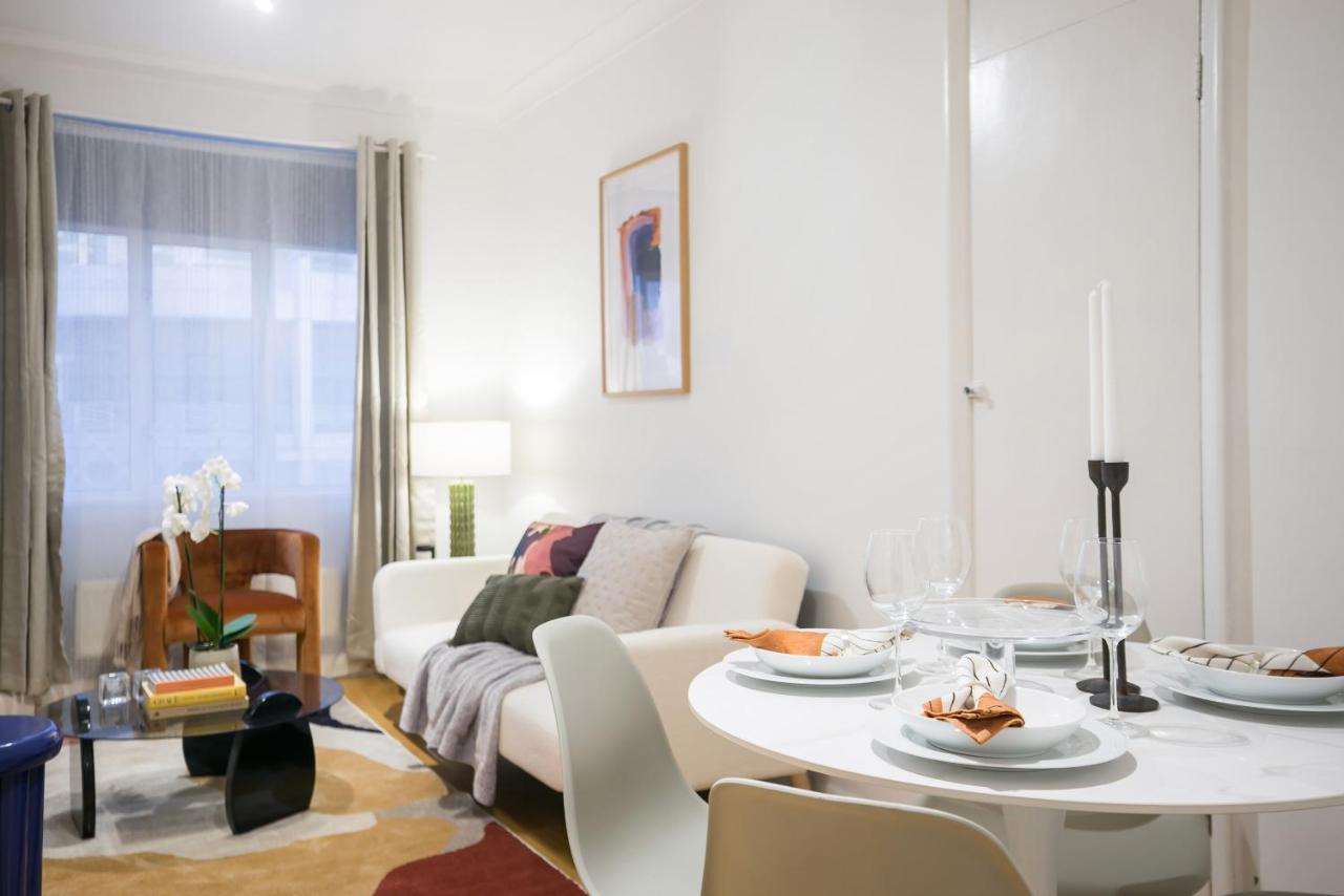 Perfectly Located 1 Bed Apartment Above Tube Station London Kültér fotó